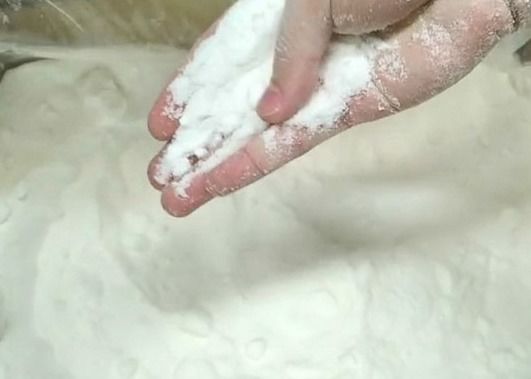 مستحلب الكيك القابل للذوبان في الماء وغير المعدل وراثيًا، ومثبت لمكونات المخابز